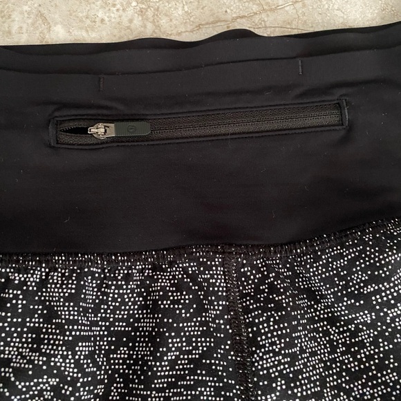 Lululemon shorts size 6 - Picture 4 of 7